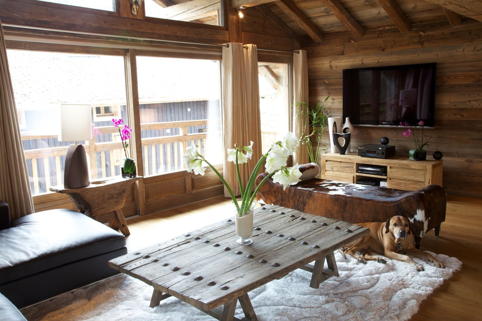 Chalet Chardon: conception, architecte d'intérieur et de liaison du client pour un nouveau chalet de ski de luxe, shep&kyles design shep&kyles design Living room