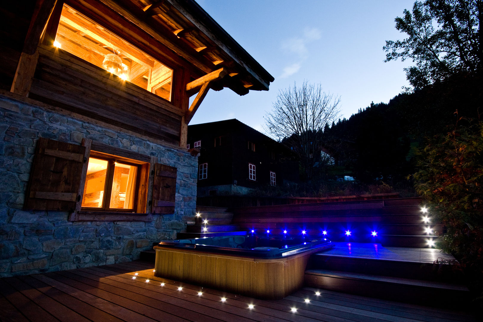 Chalet Chardon - bains à remous extérieur shep&kyles design Spa moderne