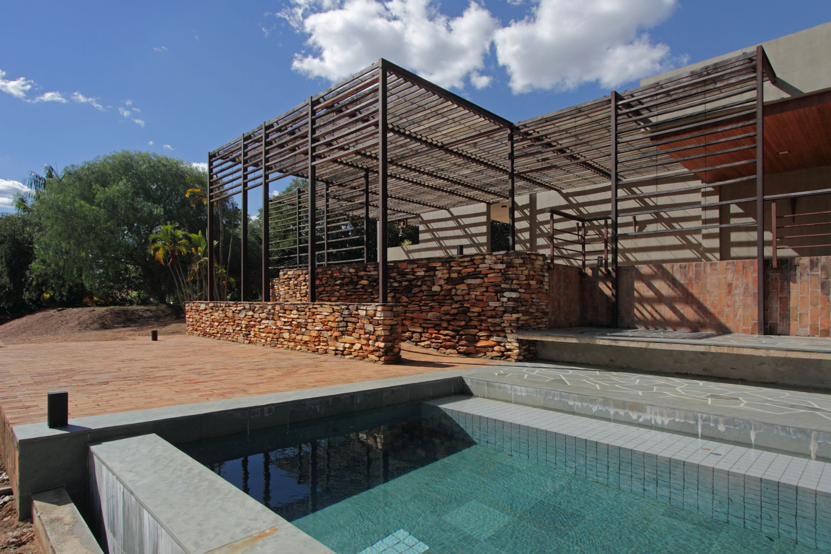 Casa da Fazenda, COSTAVERAS ARQUITETOS COSTAVERAS ARQUITETOS Casas estilo moderno: ideas, arquitectura e imágenes