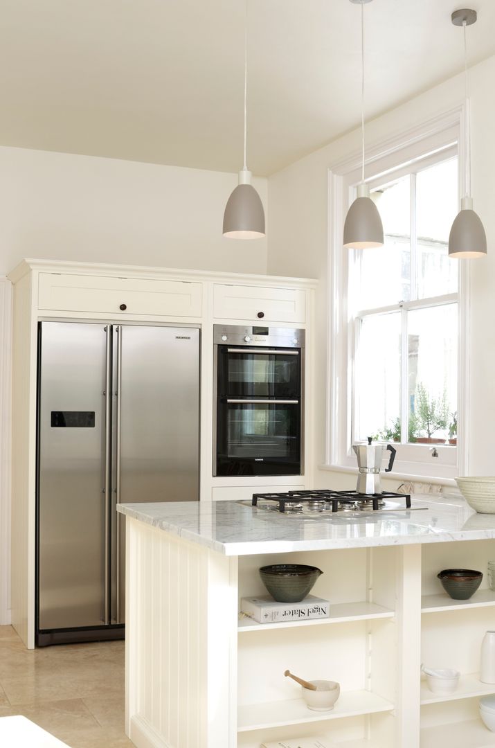 The Tunbridge Wells Shaker Kitchen by deVOL deVOL Kitchens Кухня в классическом стиле