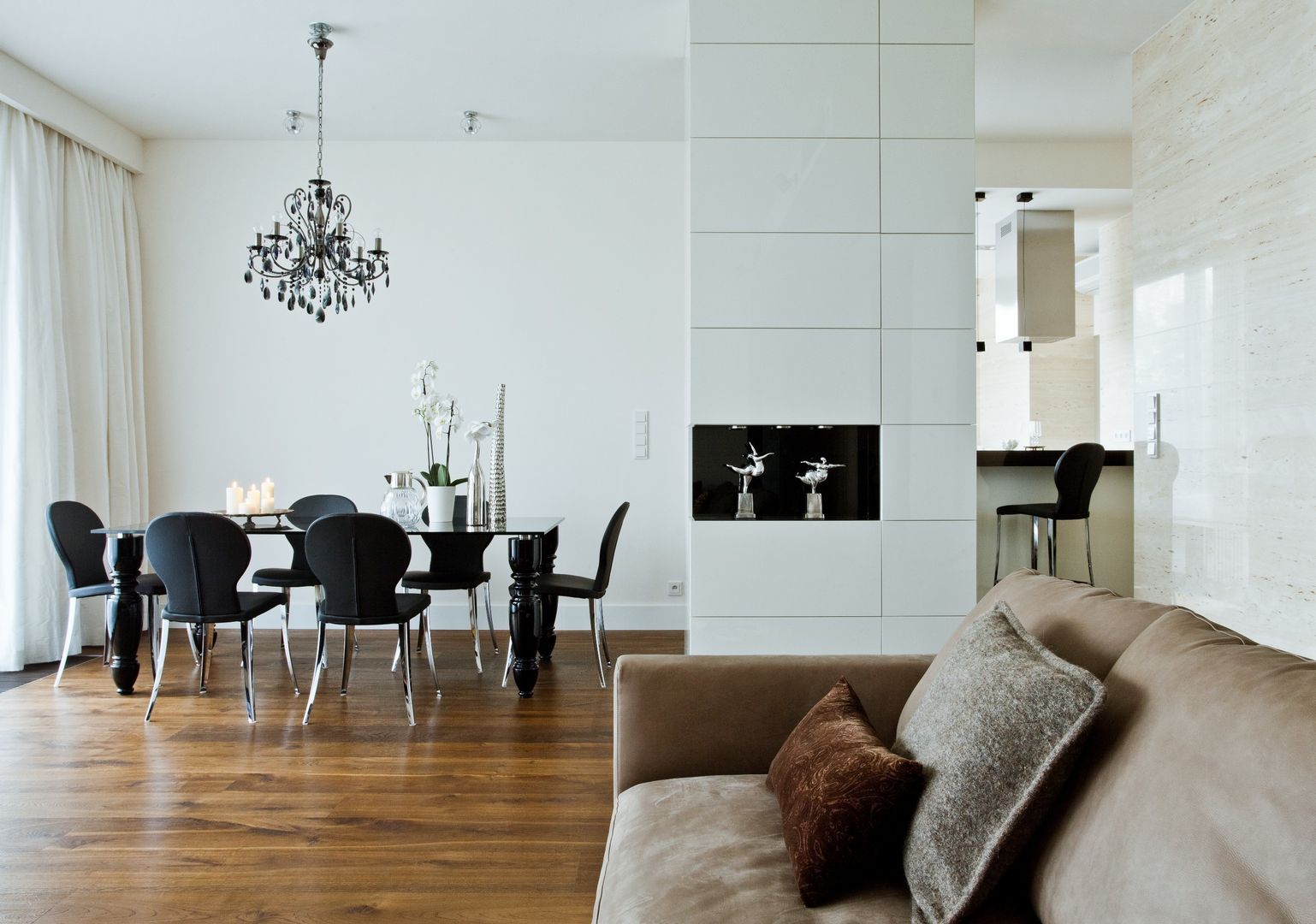 Apartament Grzybowska, Ndesign Ndesign Ruang Makan Gaya Eklektik