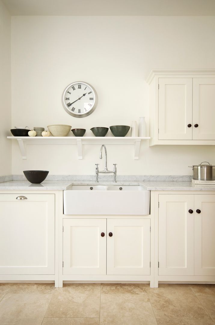 The Tunbridge Wells Shaker Kitchen by deVOL deVOL Kitchens Klasik Mutfak