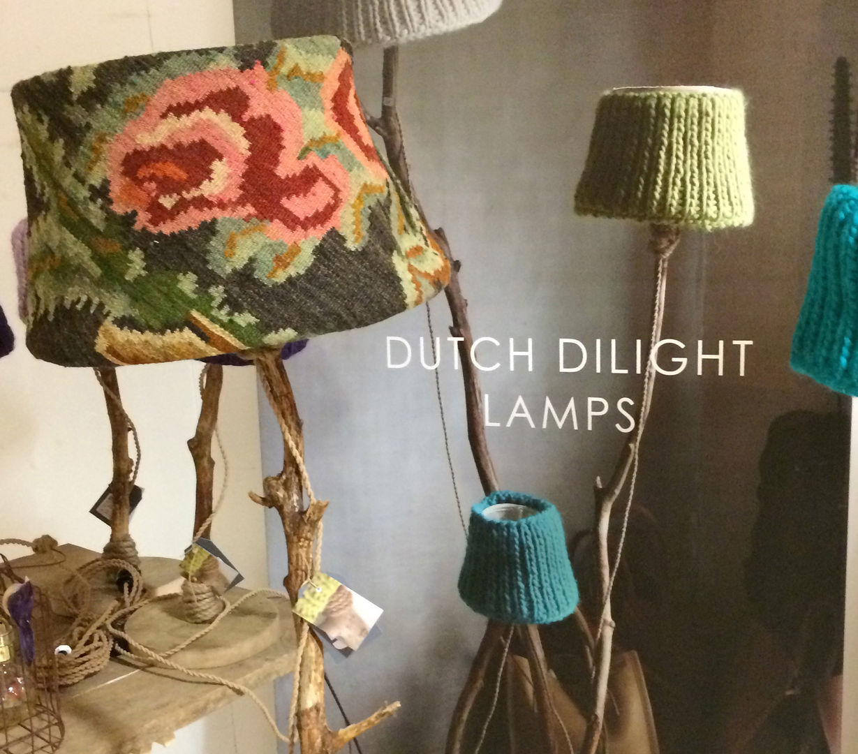ROBUSTE ROSES, Dutch Dilight Dutch Dilight Salas de estar campestres Iluminação
