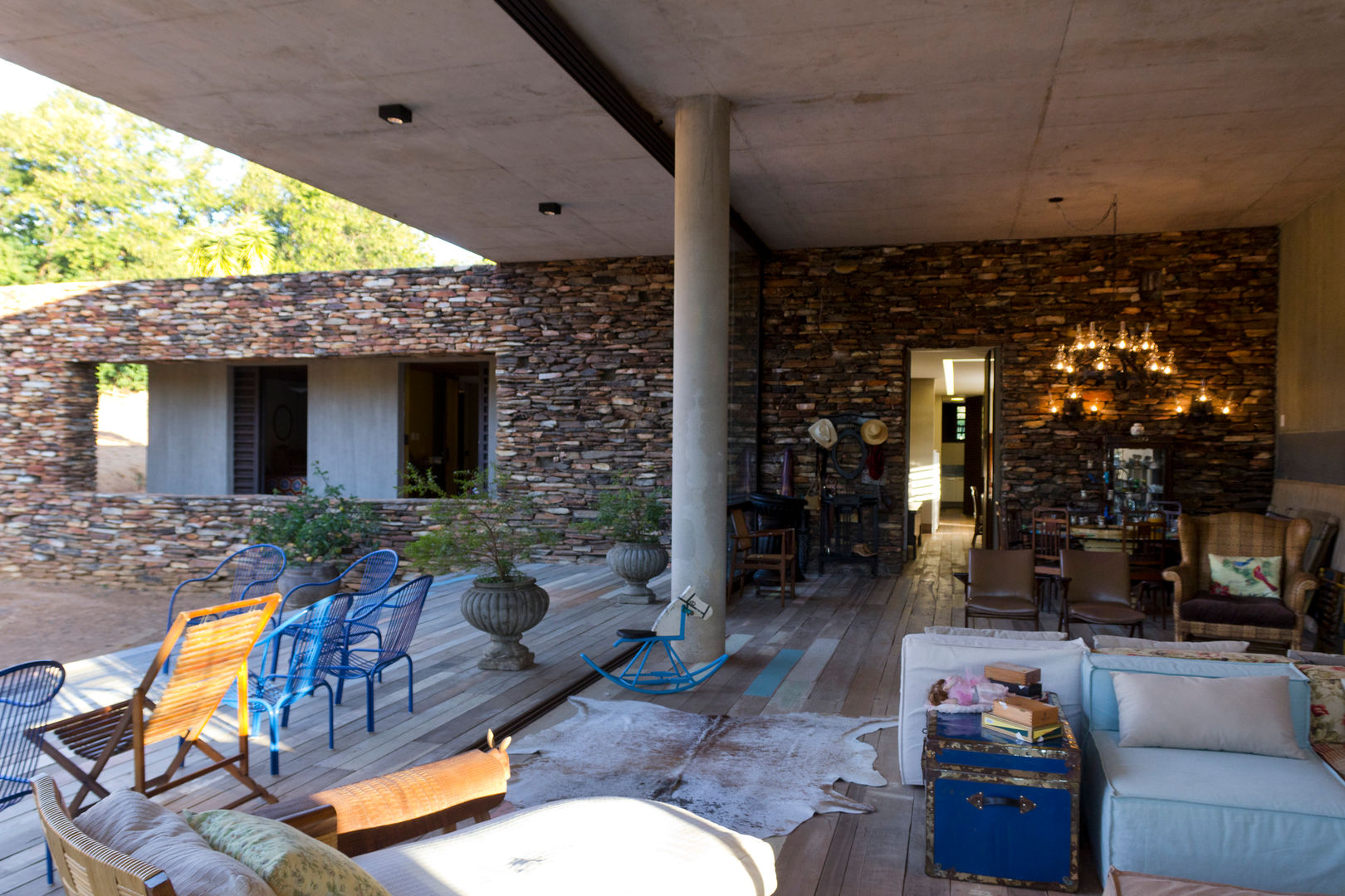 Casa da Fazenda, COSTAVERAS ARQUITETOS COSTAVERAS ARQUITETOS Вітальня