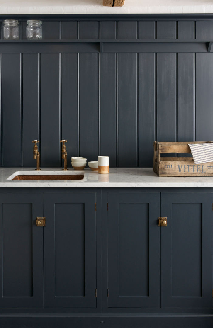 The Cotes Mill Utility Room by deVOL deVOL Kitchens Кухня в рустикальном стиле