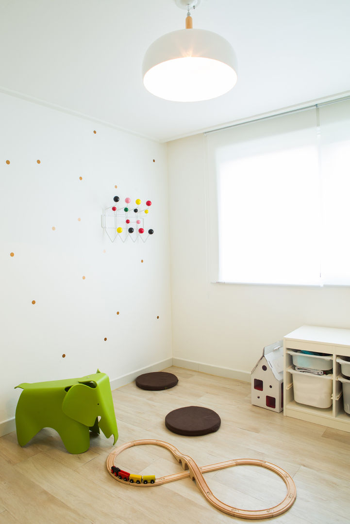 The Diagonal Line _평창동 빌라, 지오아키텍처 지오아키텍처 モダンデザインの 子供部屋
