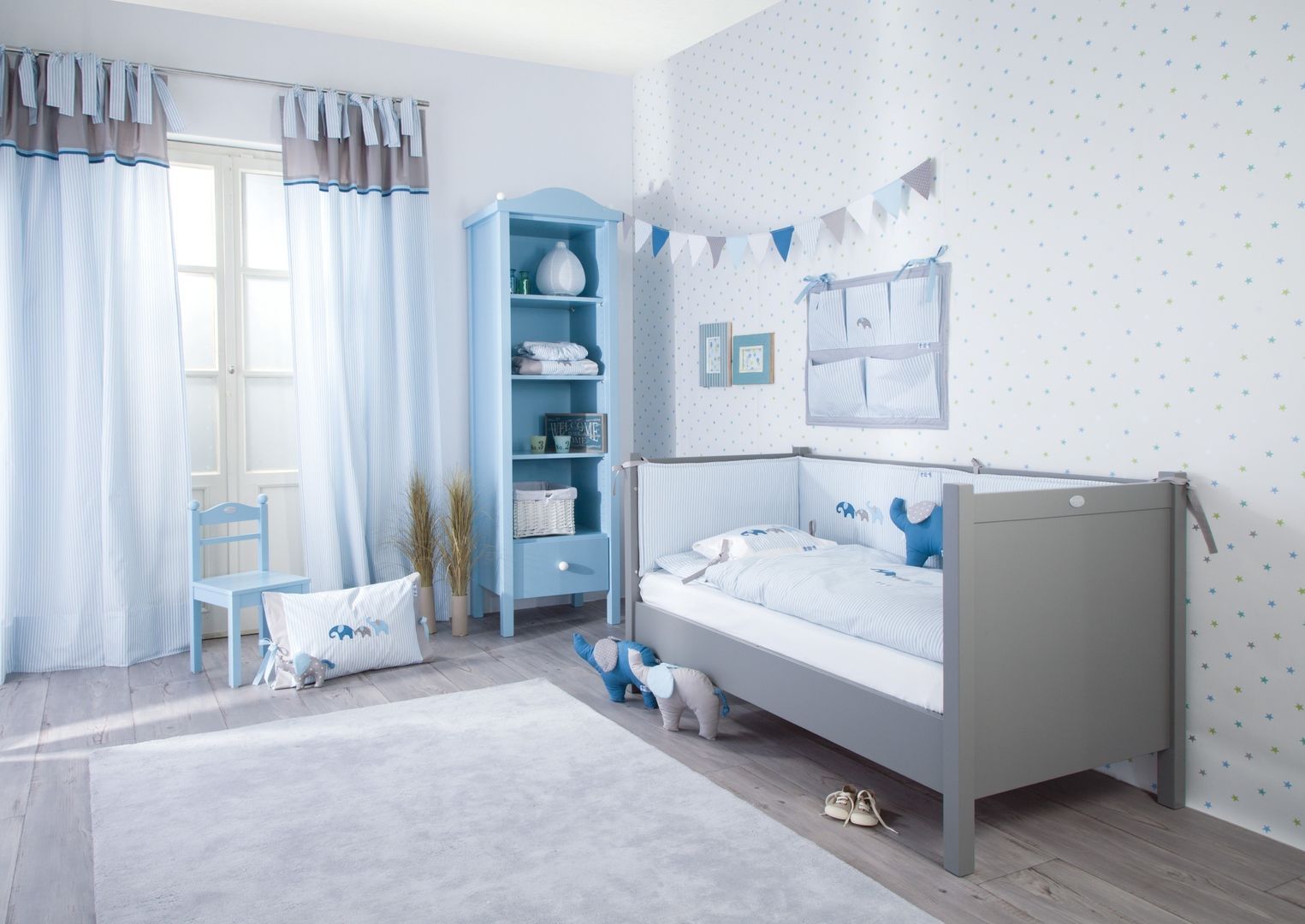 Elefanten Babyzimmer / Kinderzimmer, annette frank gmbh annette frank gmbh Dormitorios infantiles