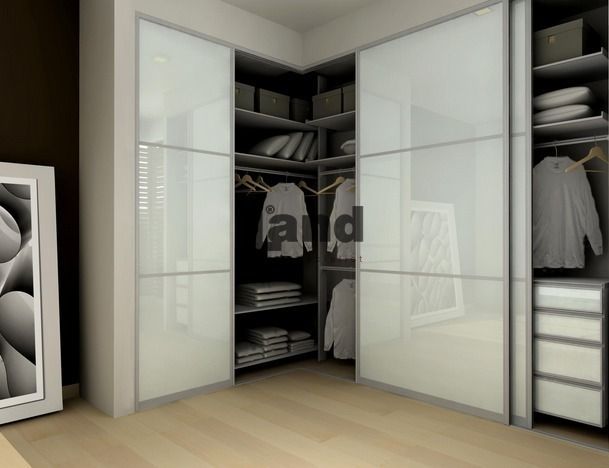 Raylı Dolap ta Parlak Beyazın Işıltısı., ddonmez ddonmez Modern dressing room Wardrobes & drawers