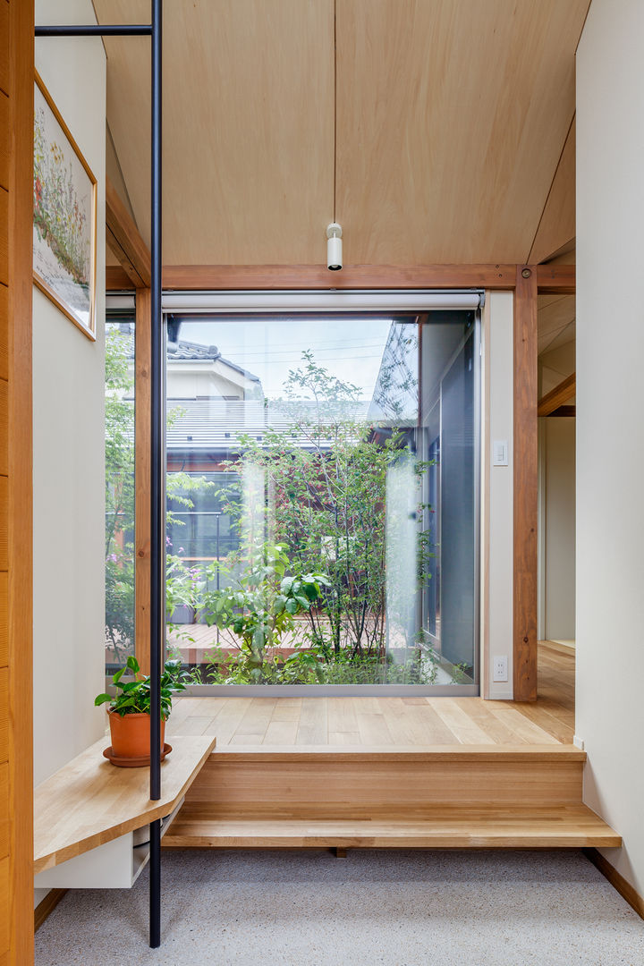 DONUT, 株式会社リオタデザイン 株式会社リオタデザイン Modern corridor, hallway & stairs