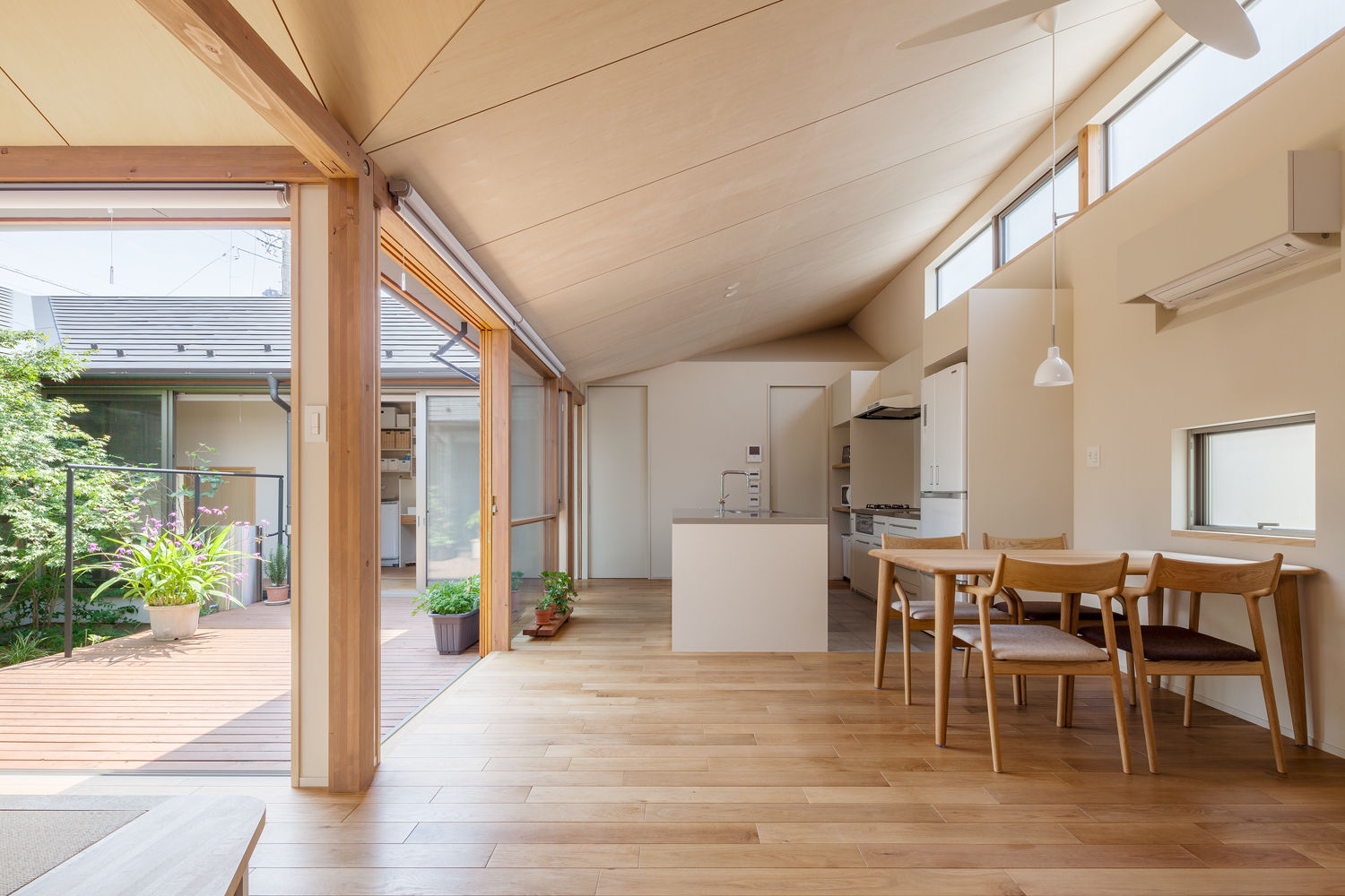 DONUT, 株式会社リオタデザイン 株式会社リオタデザイン Modern living room