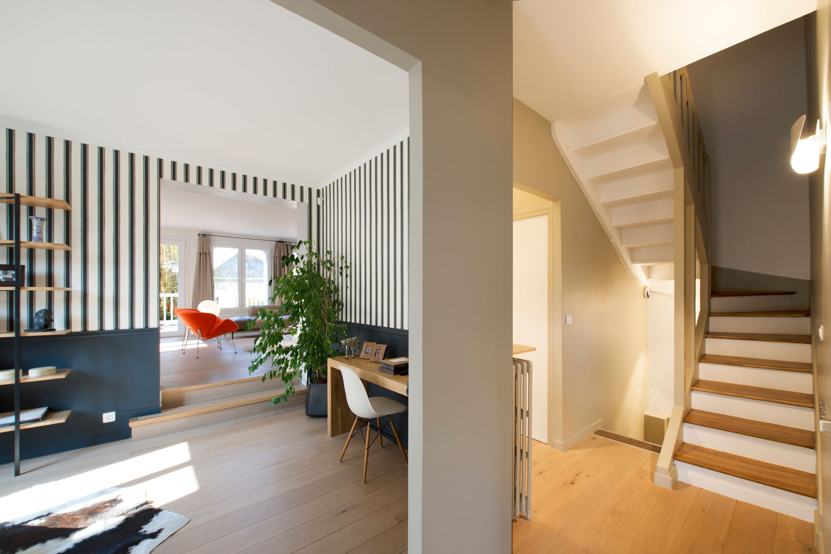 Maison individuelle Le Chesnay, Hélène de Tassigny Hélène de Tassigny Modern corridor, hallway & stairs