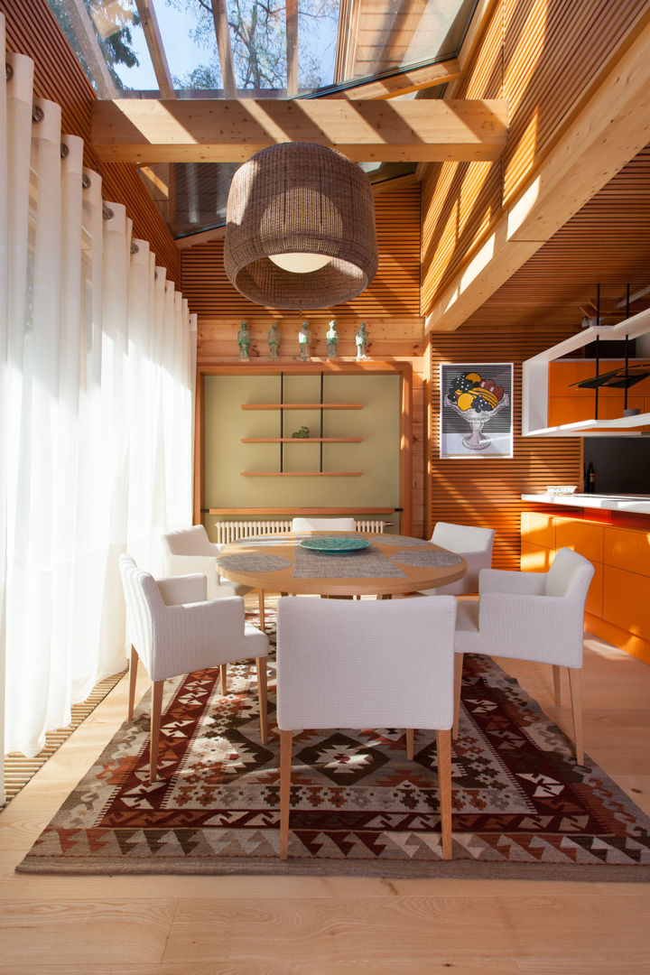 Интерьер частного дома в Подмосковье, Студия экспериментального проектирования "Rakurs" Студия экспериментального проектирования 'Rakurs' Столовая комната в эклектичном стиле
