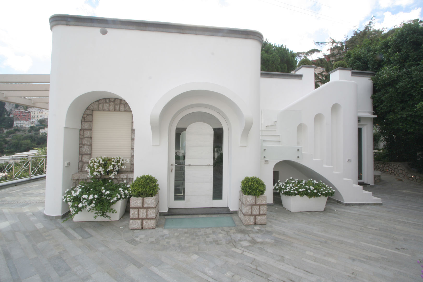 Villa a Capri: Minimalismo e Bellezza in un unico post, Imperatore Architetti Imperatore Architetti Rumah Gaya Mediteran