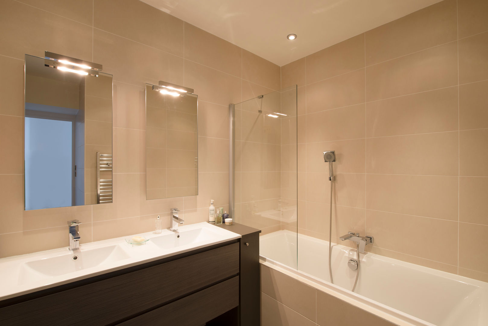 Maison individuelle Versailles, Hélène de Tassigny Hélène de Tassigny Modern Bathroom