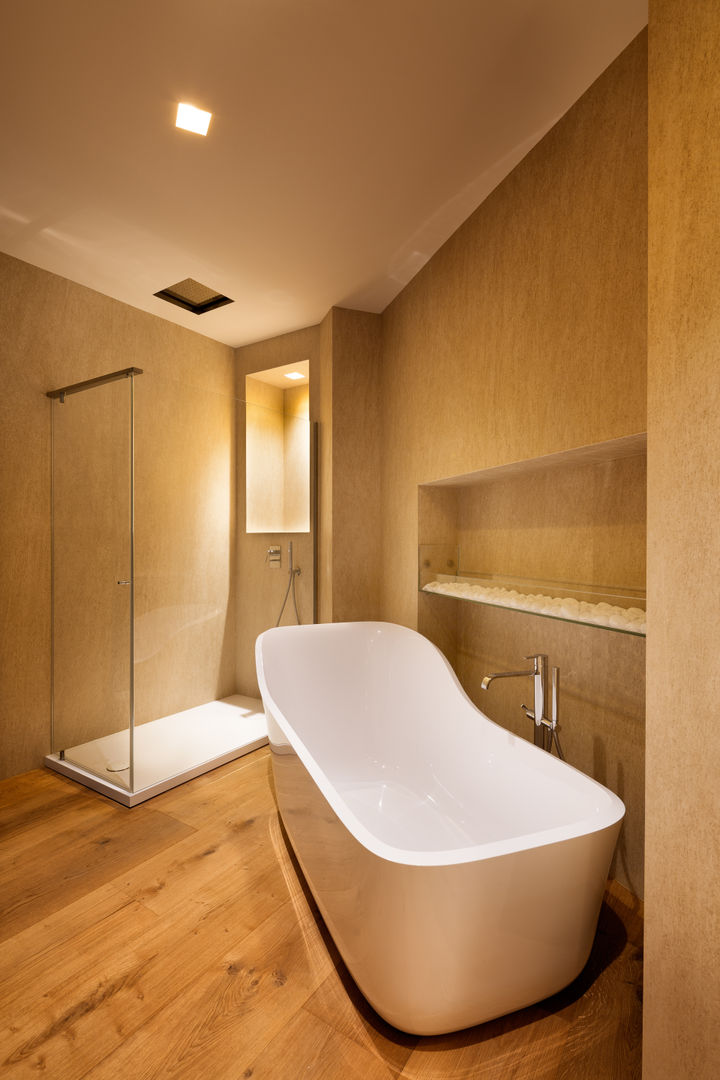 Abbandonare l'impronta tradizionale senza rinunciare ad un ambiente caldo e confortevole, AMlab AMlab Salle de bain minimaliste