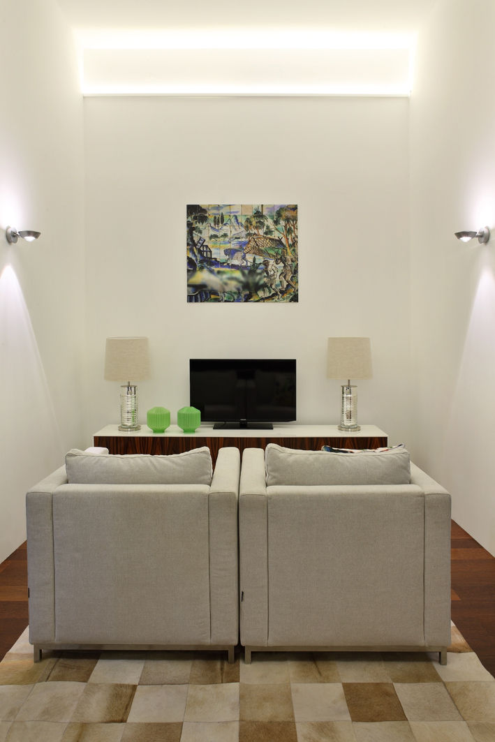 Casa Ideal 2012_Interiores, Tiago Patricio Rodrigues, Arquitectura e Interiores Tiago Patricio Rodrigues, Arquitectura e Interiores Colonial style media rooms