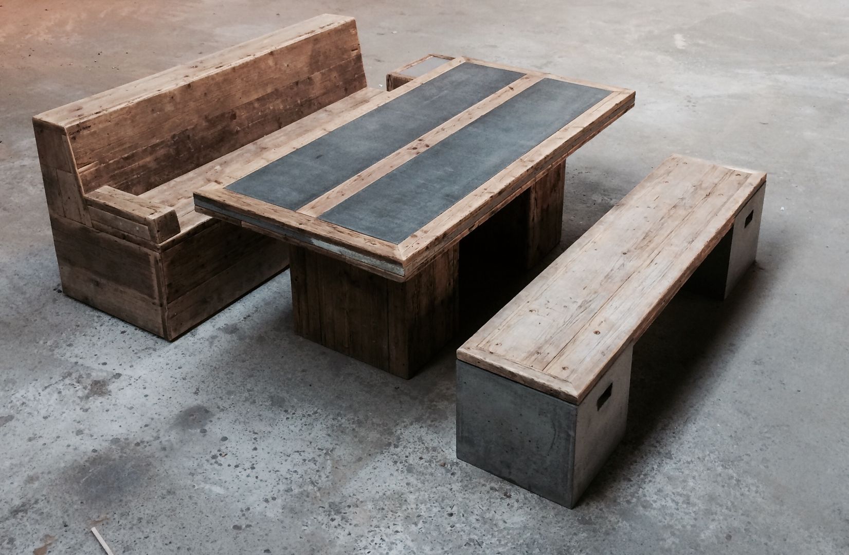 Sitzgruppe im Vintage Style , Concept Beton Concept Beton Hiên, sân thượng phong cách công nghiệp Furniture
