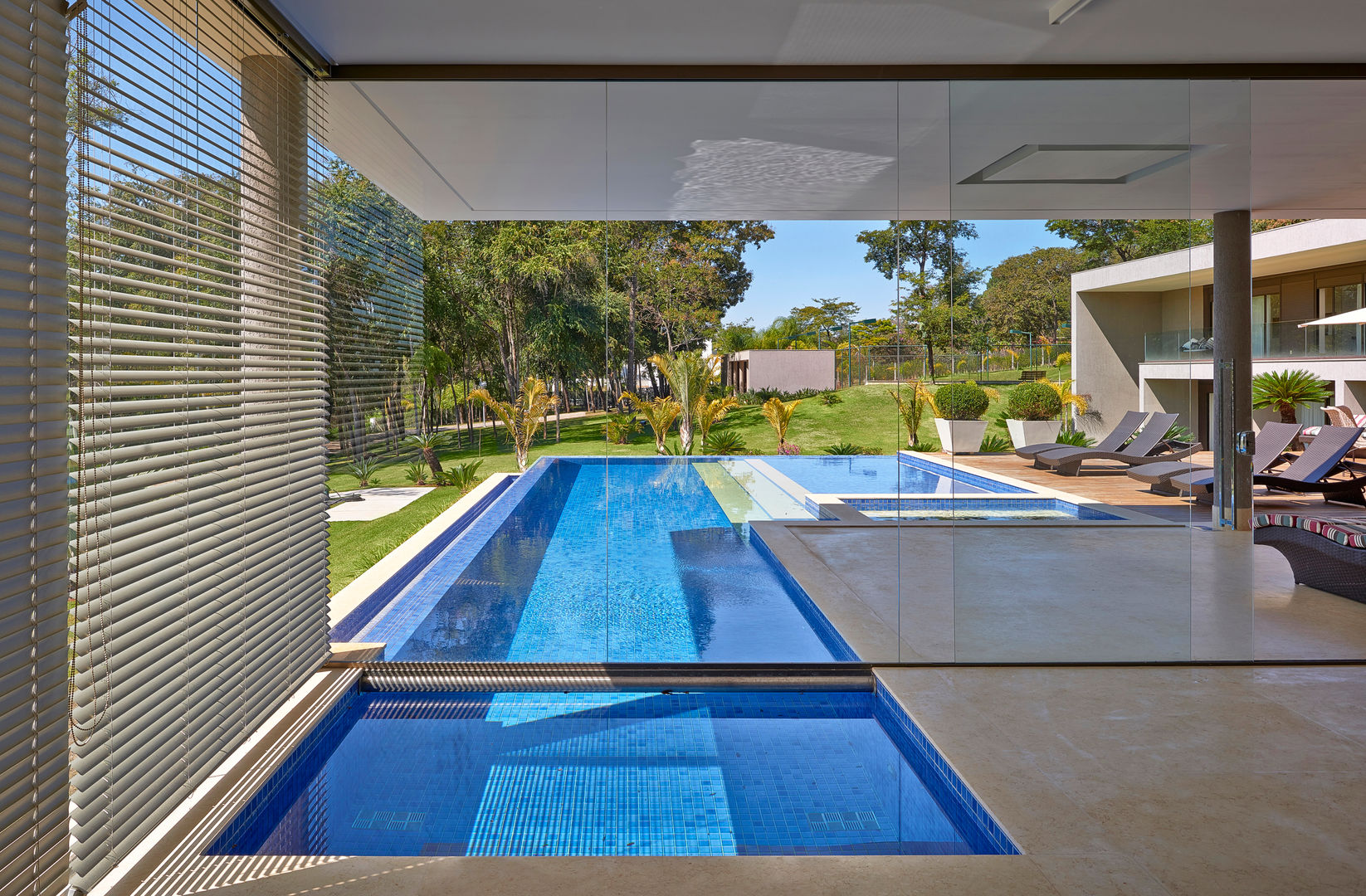 Piscina e SPA, Casa Amendoeiras. Beth Marquez Interiores Piscinas modernas