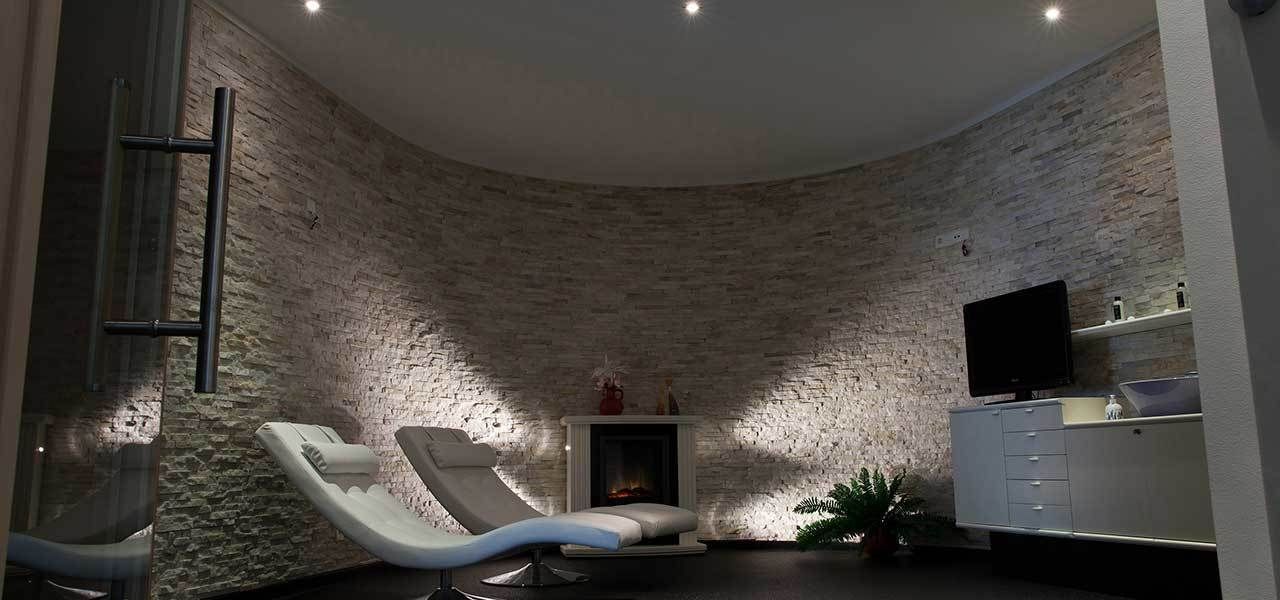 Natuursteenstrips in villa, Xcel Stones Xcel Stones Spa phong cách hiện đại