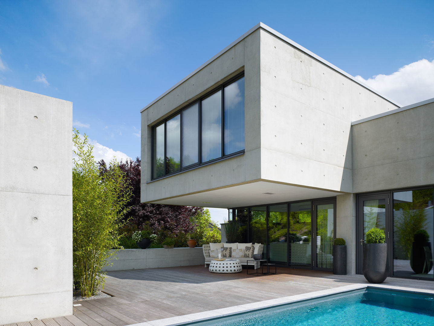 Terrasse PaulBretz Architectes Minimalistischer Balkon, Veranda & Terrasse