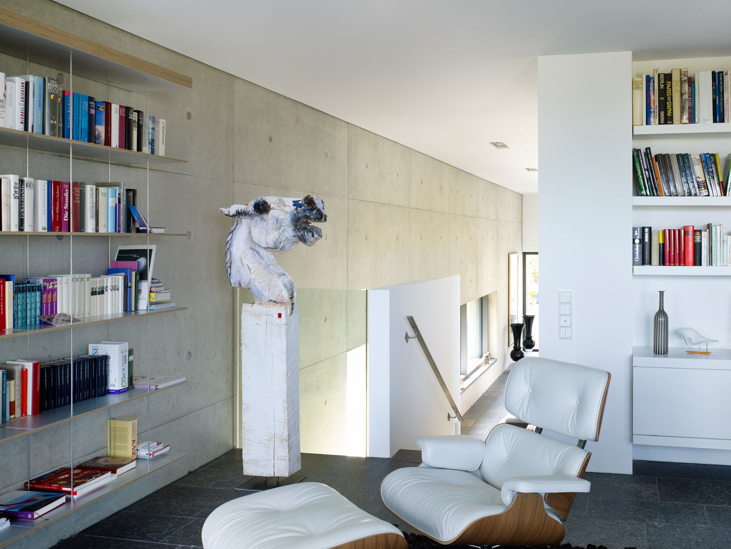 Leseraum PaulBretz Architectes Minimalistische Arbeitszimmer