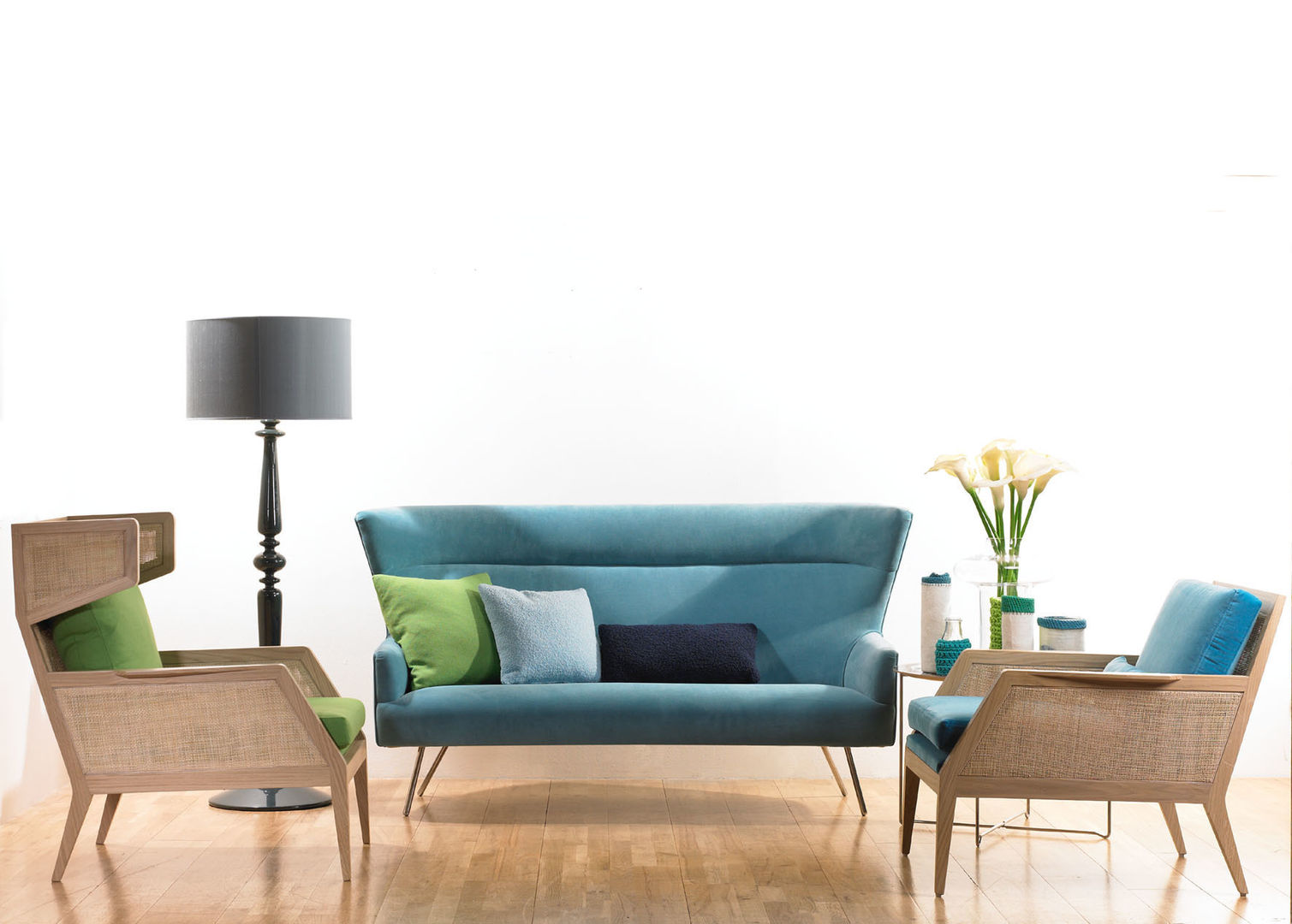 Tango Sofa Archer + Co Salones de estilo moderno Taburetes y sillas