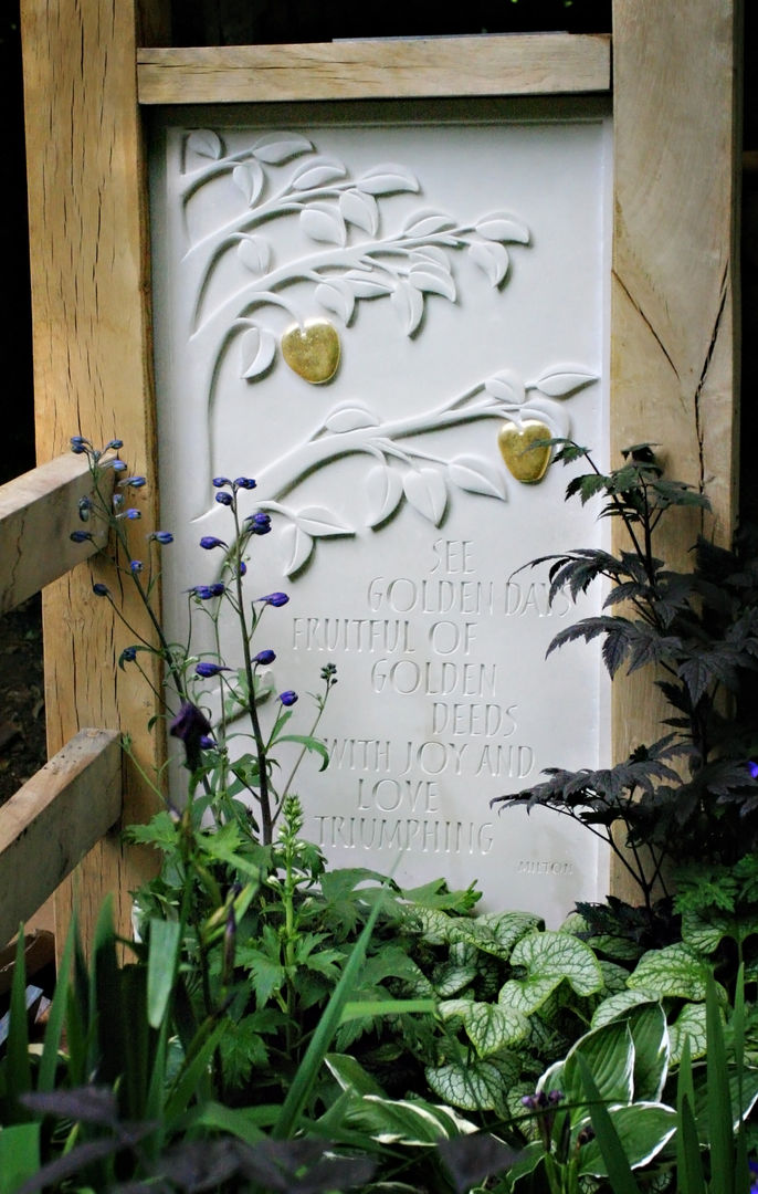 Hand carved Portland stone panel Martin Cook Studio Jardines de estilo clásico