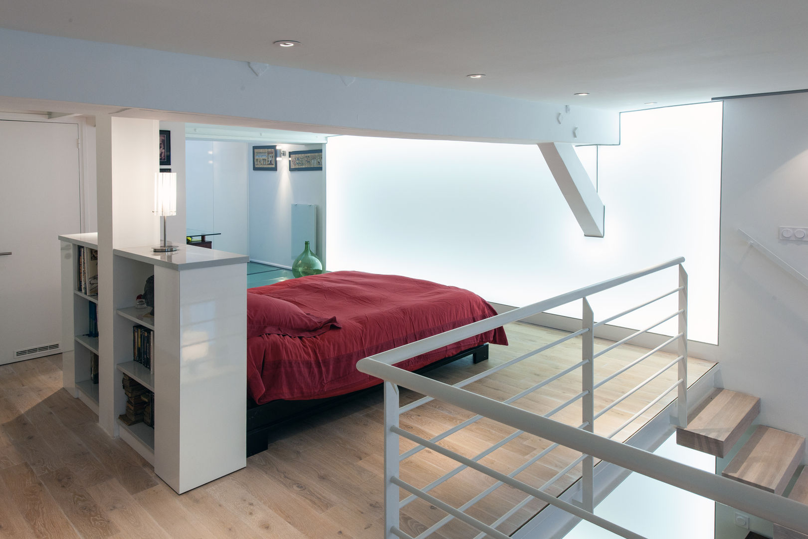 Un loft plus lumineux, Fables de murs Fables de murs 모던스타일 침실