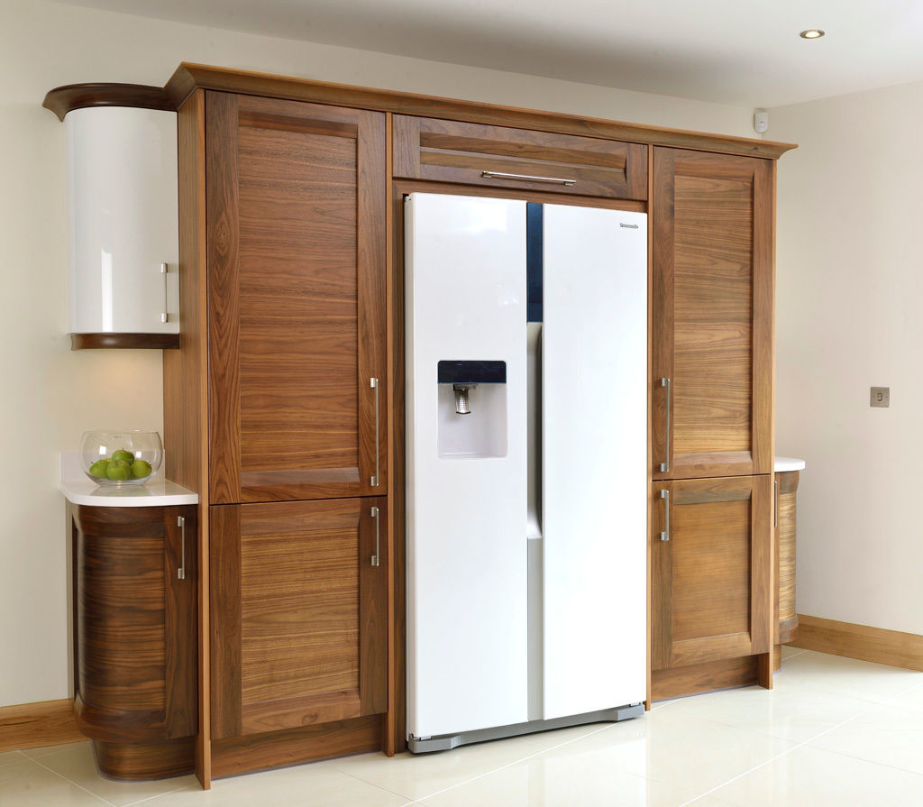 Mr & Mrs Broomhead Walnut & White Gloss Kitchen, Room Room Cocinas modernas: Ideas, imágenes y decoración Kitchen,Fridge,Walnut