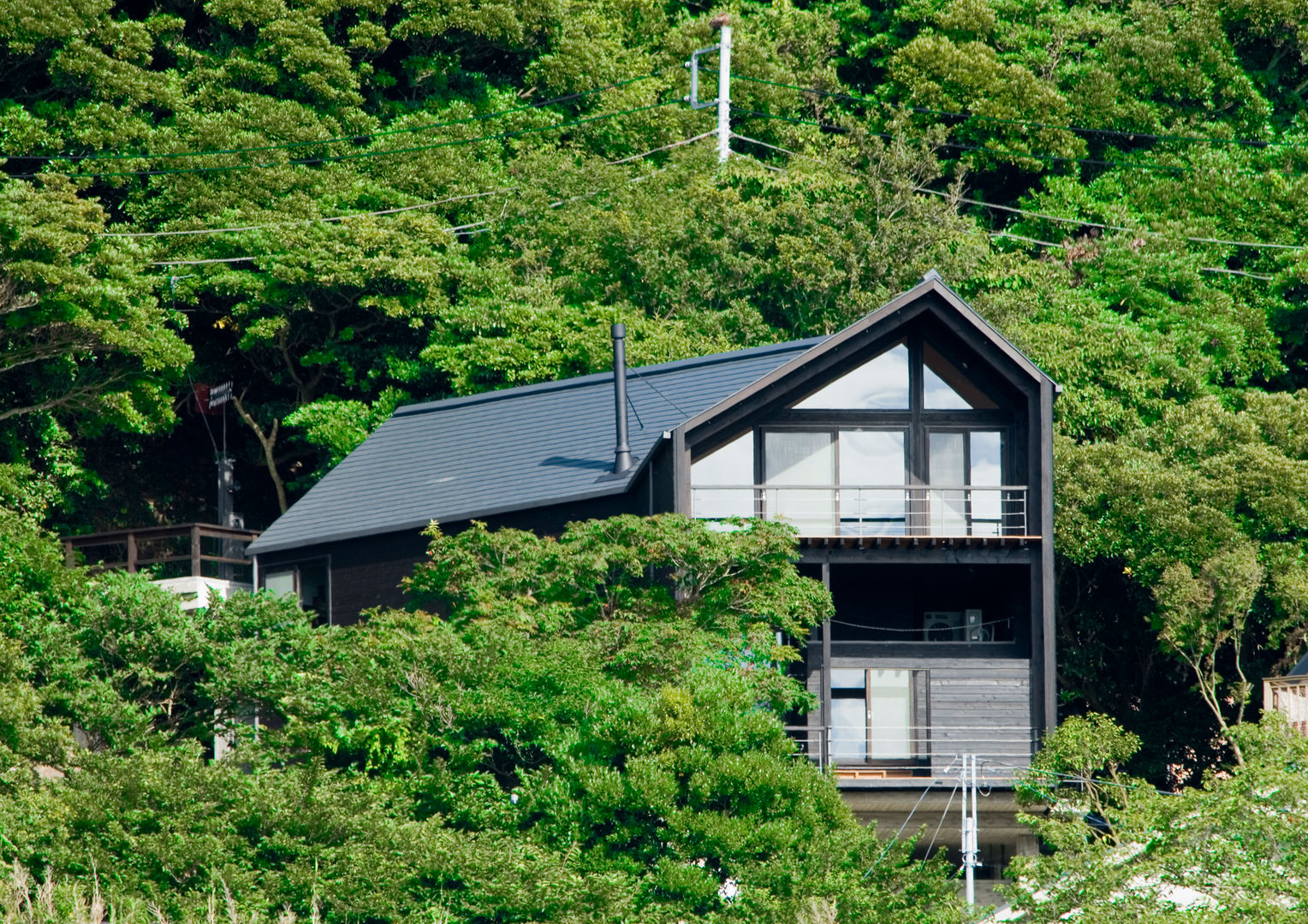 葉山の別荘, 井上洋介建築研究所 井上洋介建築研究所 منازل