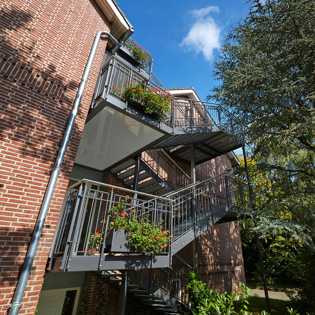 Treppenanlage, forbis Balkon- und Treppenbau GmH forbis Balkon- und Treppenbau GmH Klassieke huizen