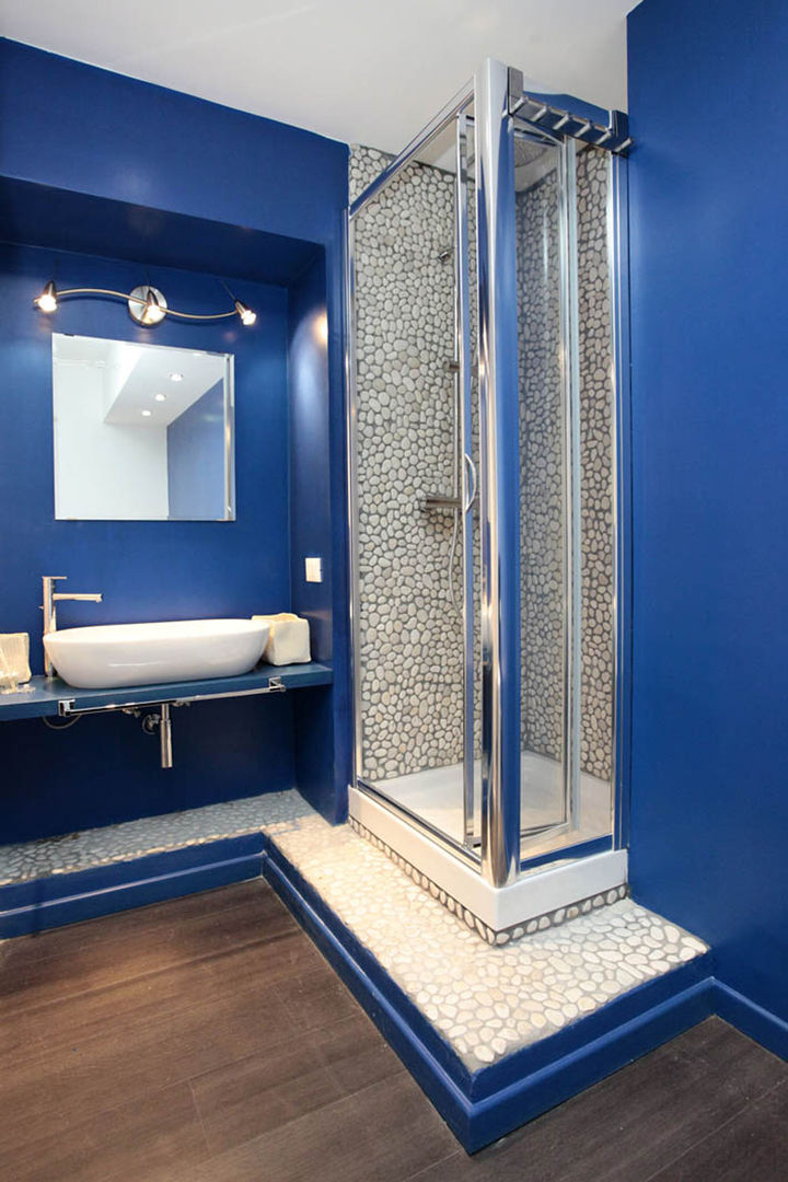 B&B a Borgo Vittorio, o/m architetti o/m architetti Modern style bathrooms Bathtubs & showers