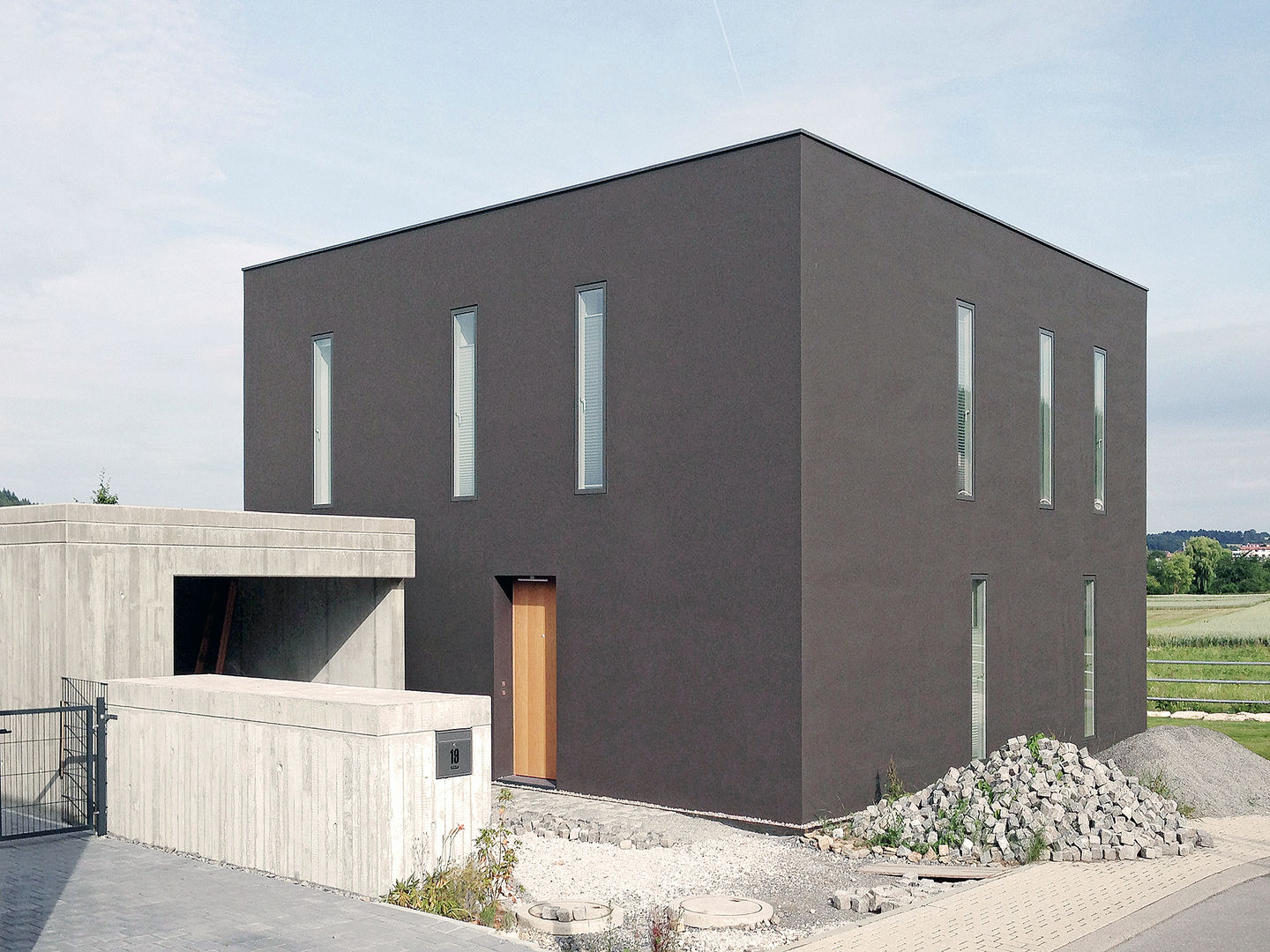 Das Kleine Schwarze, f m b architekten - Norman Binder & Andreas-Thomas Mayer f m b architekten - Norman Binder & Andreas-Thomas Mayer Minimalistische huizen