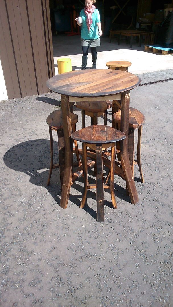 bar table and four stools Robbie Reid Furniture حديقة أثاث