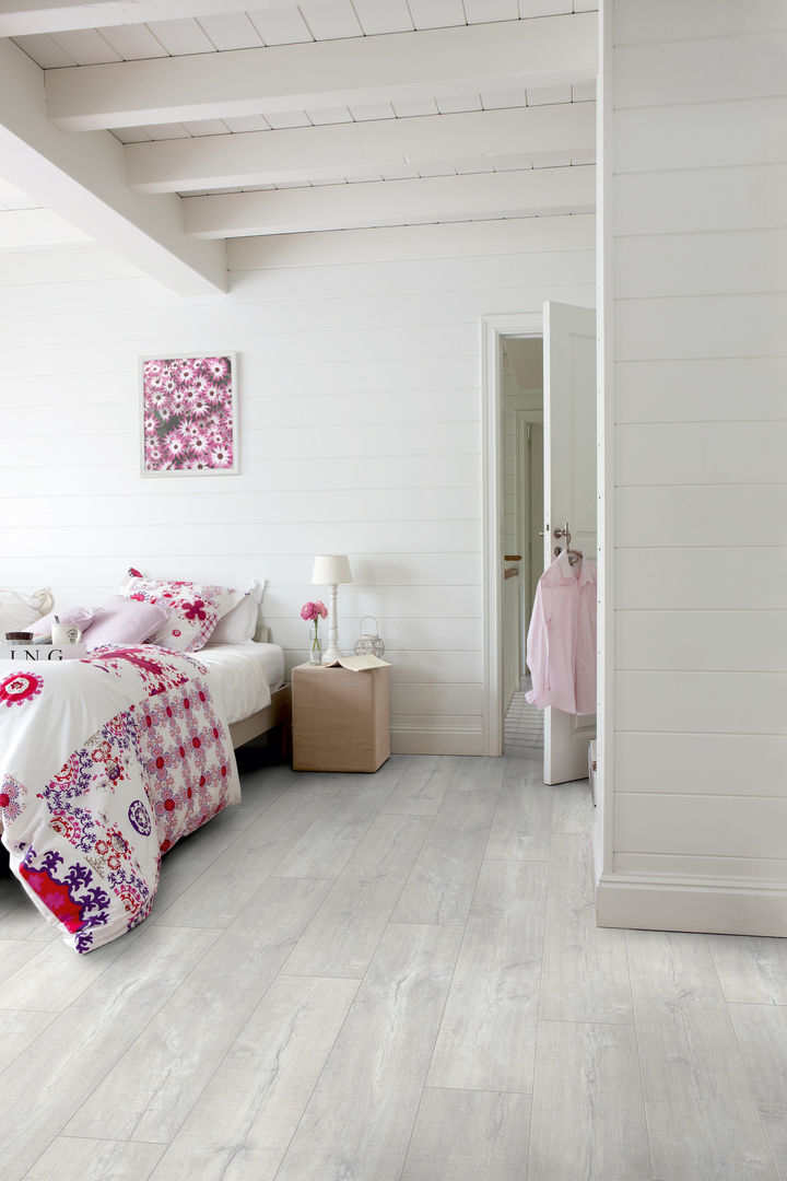 Patina Oak Light White Quick-Step Paredes e pisos escandinavos Revestimentos de parede e pavimentos