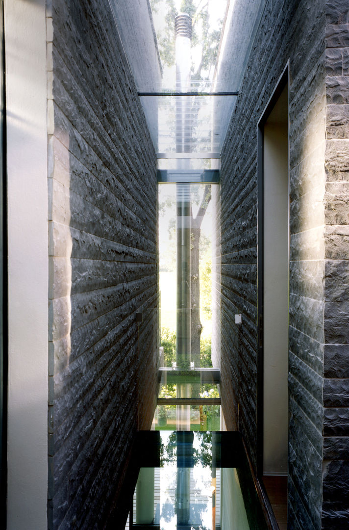 HSBC – housescape reggio emilia, NAT OFFICE - christian gasparini architect NAT OFFICE - christian gasparini architect Modern Corridor, Hallway and Staircase