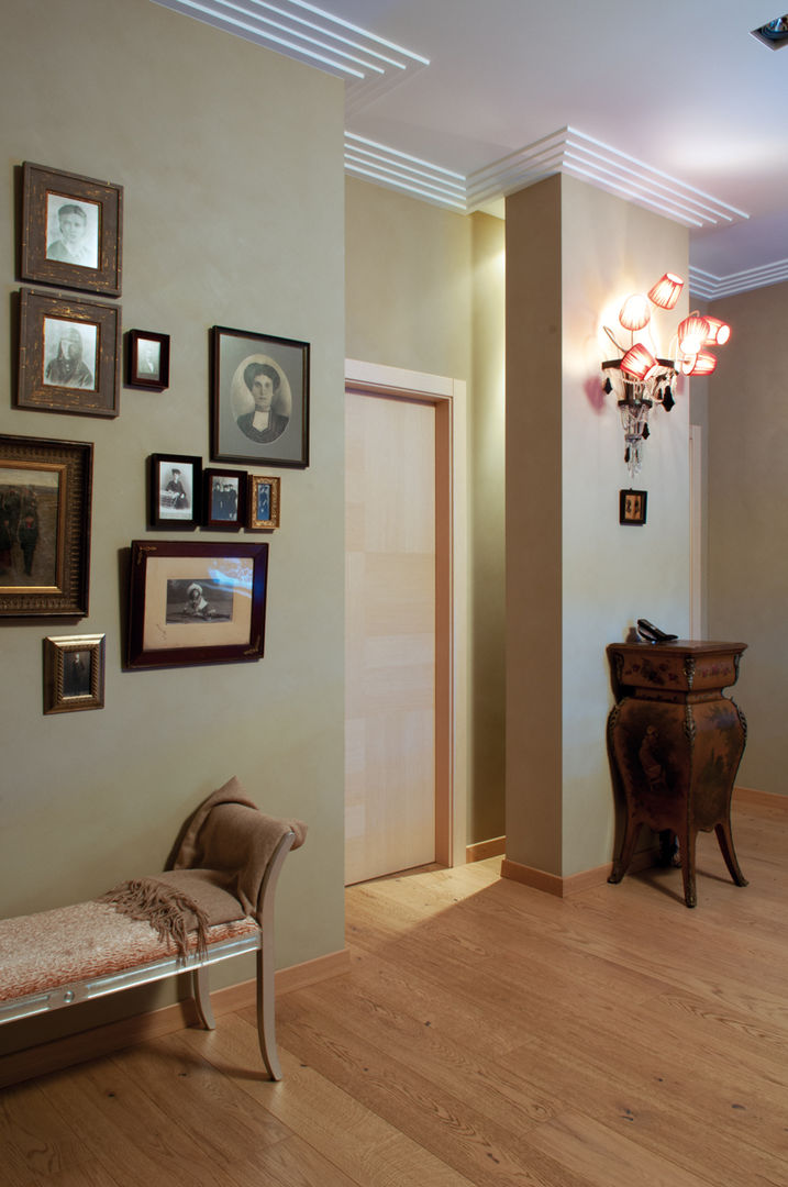 Квартира на улице Гиляровского, LDdesign LDdesign Classic style corridor, hallway and stairs