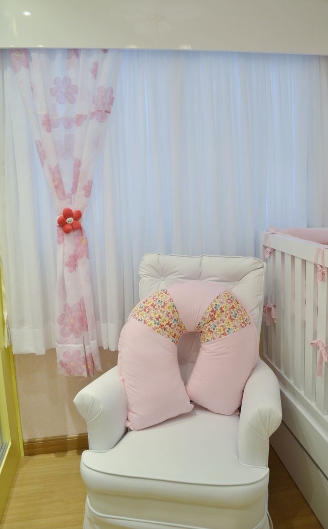 Dormitório de bebê compacto, Ésse Arquitetura e Interiores Ésse Arquitetura e Interiores Cuartos infantiles de estilo moderno