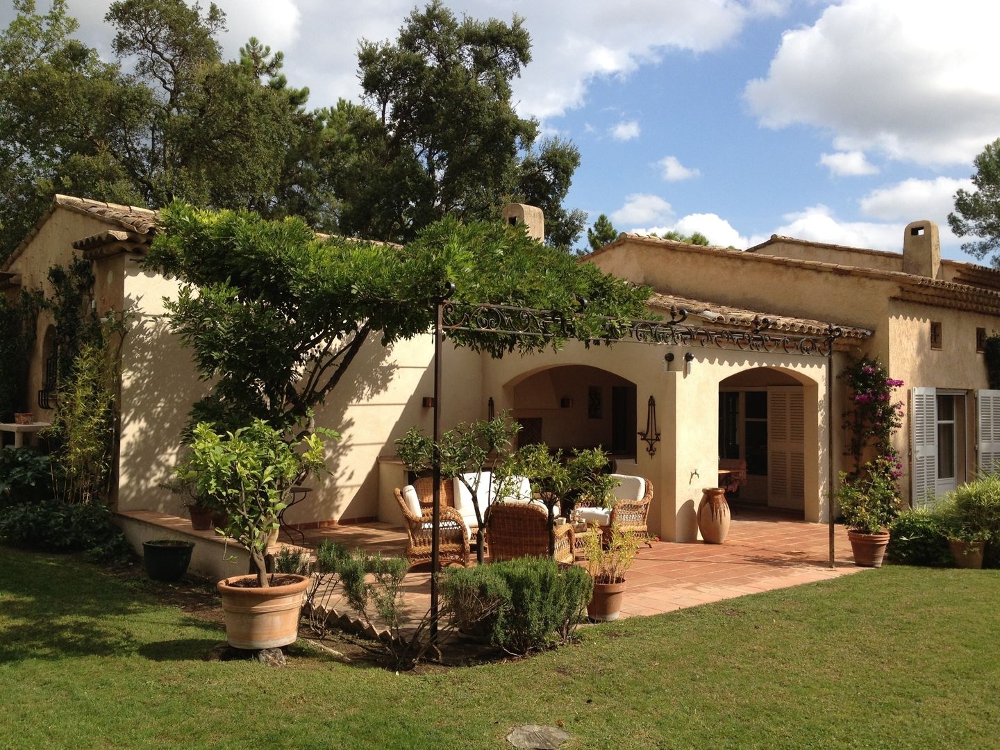 Maison à Valbonne, FLEURY ARCHITECTE FLEURY ARCHITECTE Jardines de estilo mediterráneo