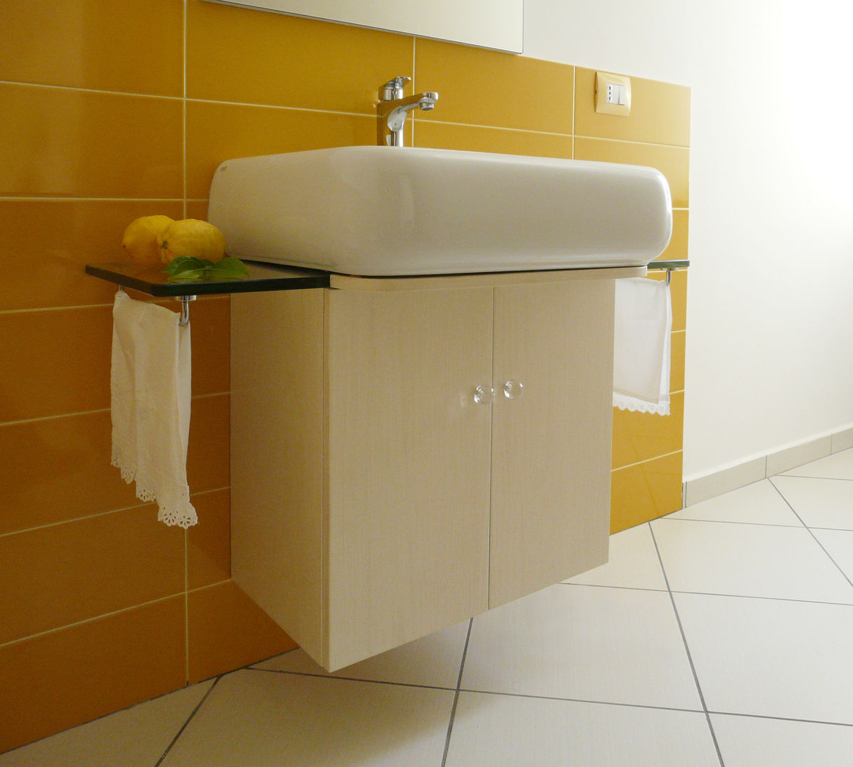 Ristrutturazione e divisione in due unità abitative, Interni d' Architettura Interni d' Architettura Modern bathroom Sinks