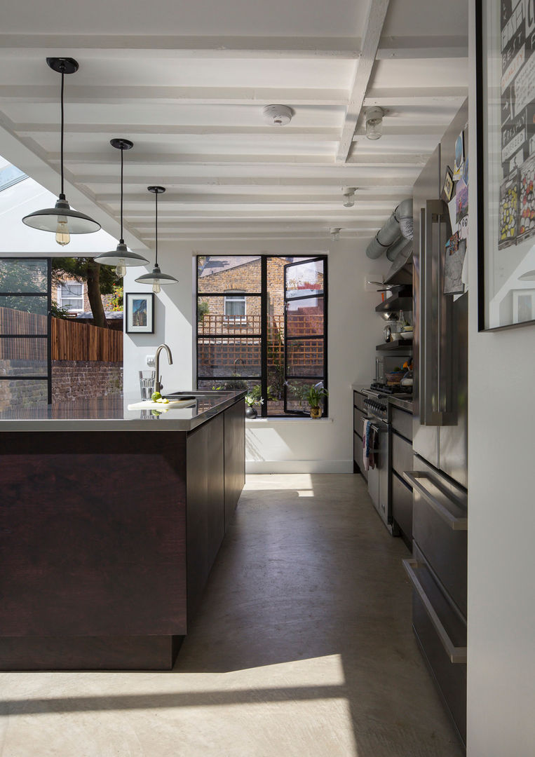 Kitchen Diner Mustard Architects Cucina in stile industriale