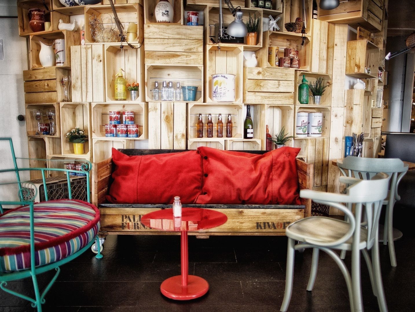 Chicken Bar Monchos, Paletto's Furnature Paletto's Furnature غرفة السفرة Chairs & benches