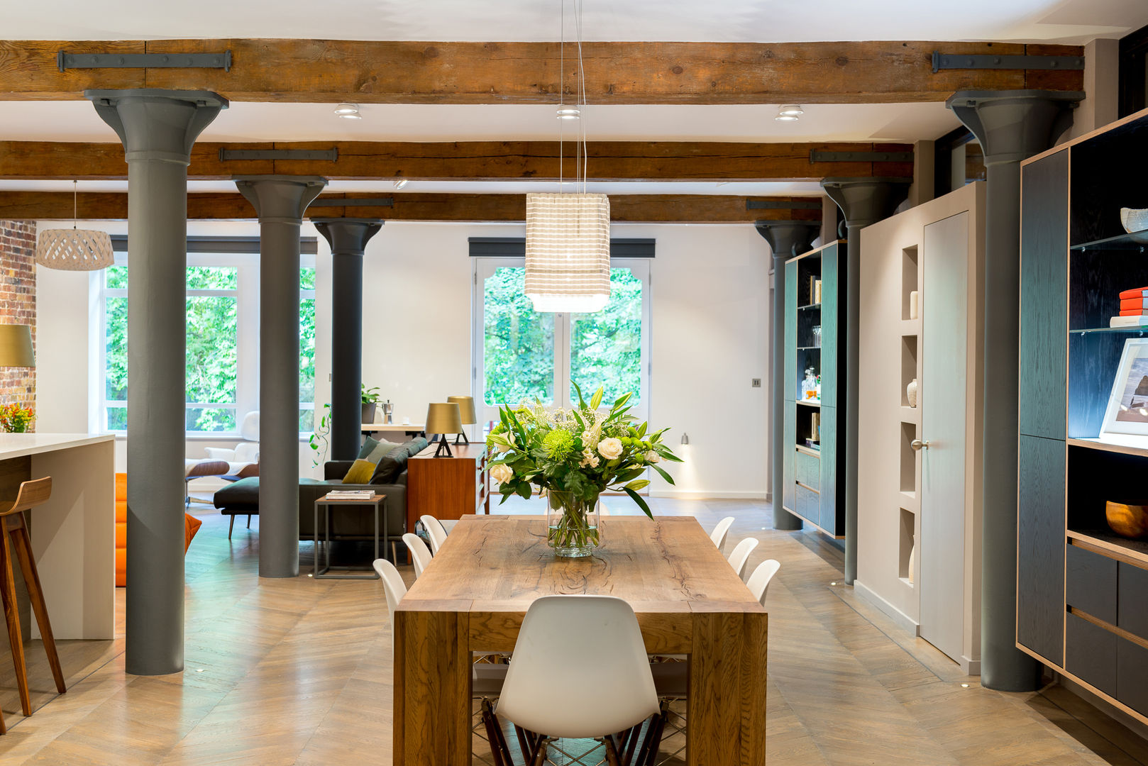 homify Industrial style dining room