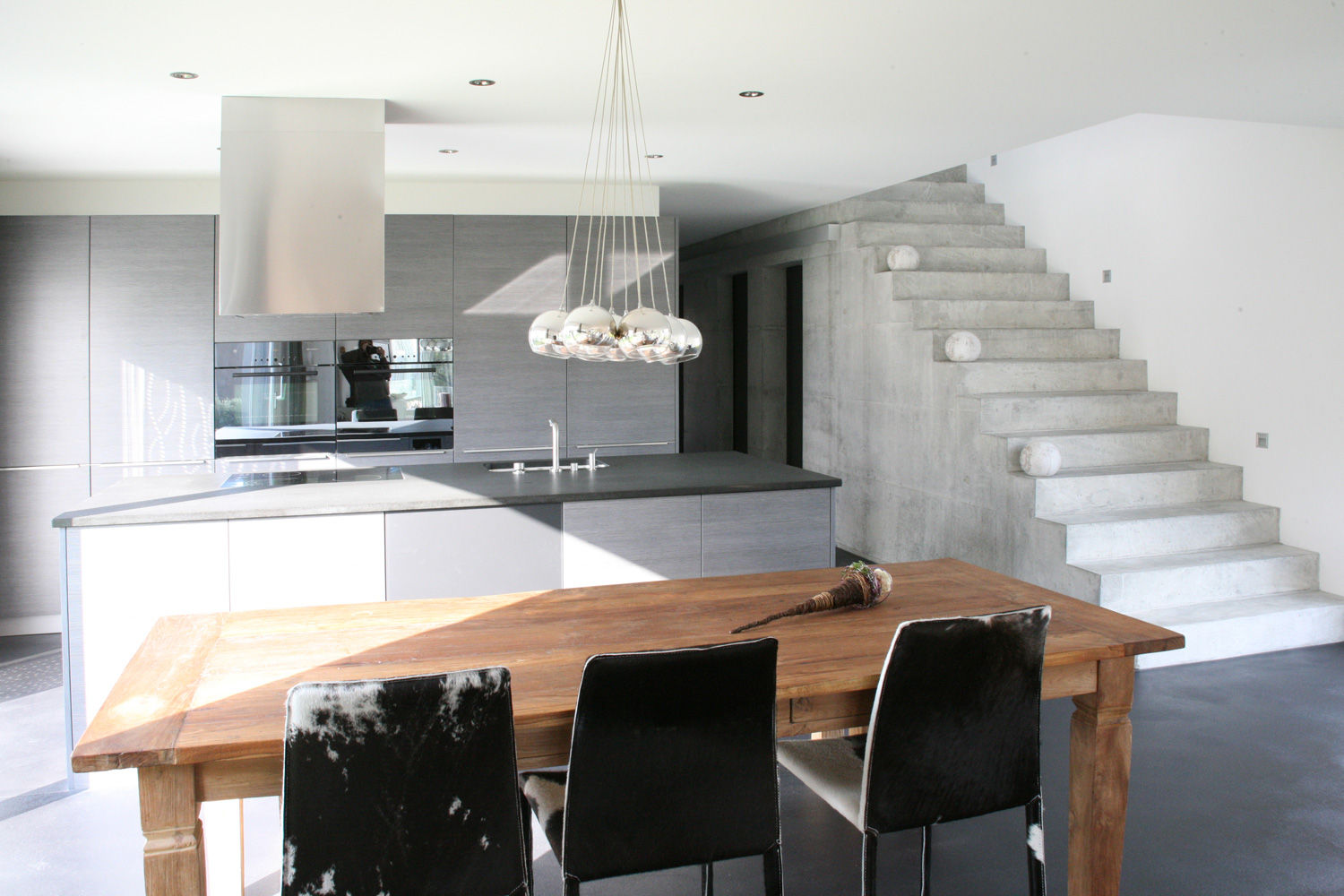 EFH Busswil, skizzenROLLE skizzenROLLE Modern style kitchen