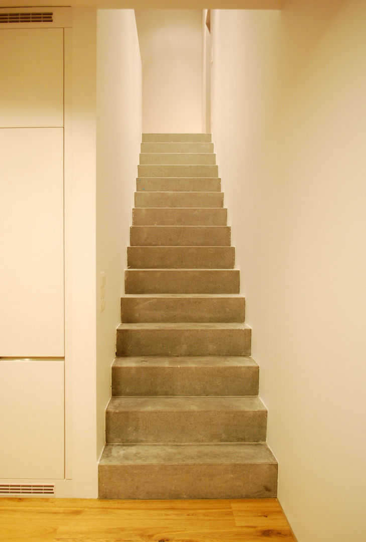 EFH Sarganserstrasse, Marc Saladin Architekten GmbH Marc Saladin Architekten GmbH Minimalist corridor, hallway & stairs