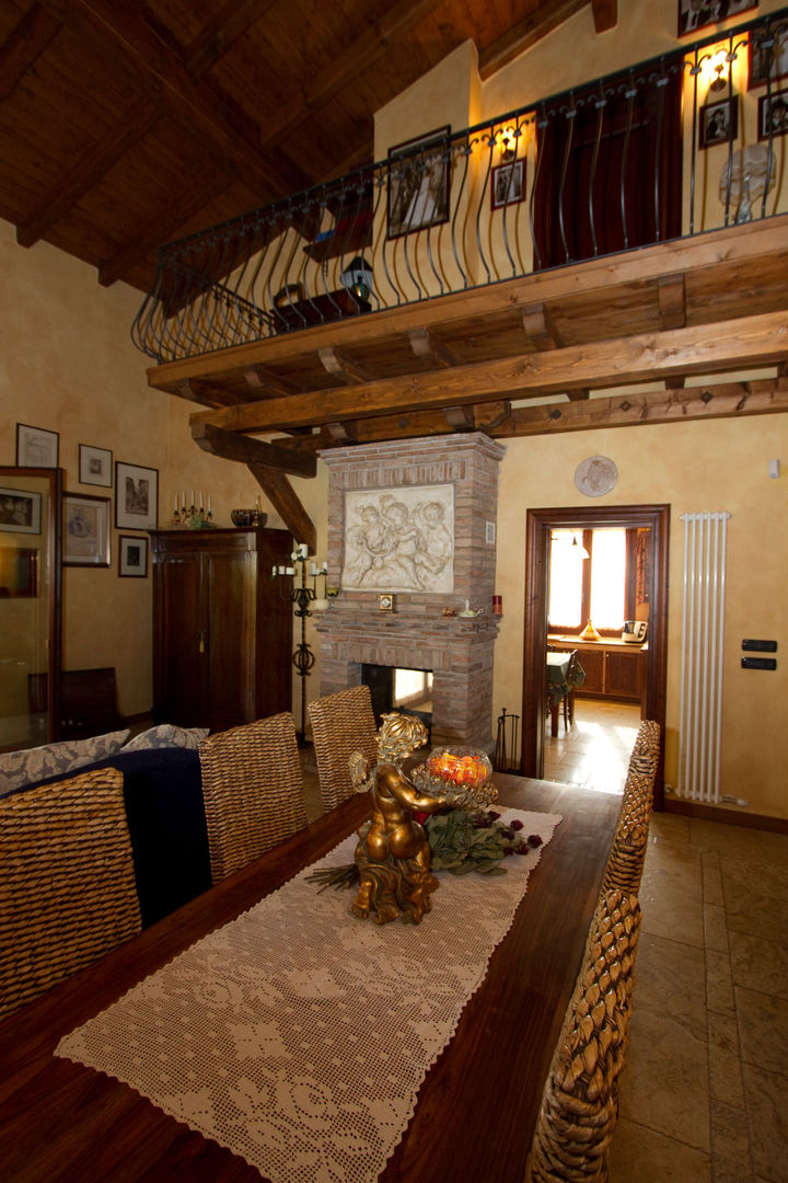 Casale Rustico, Interior Design Stefano Bergami Interior Design Stefano Bergami Rustic style living room