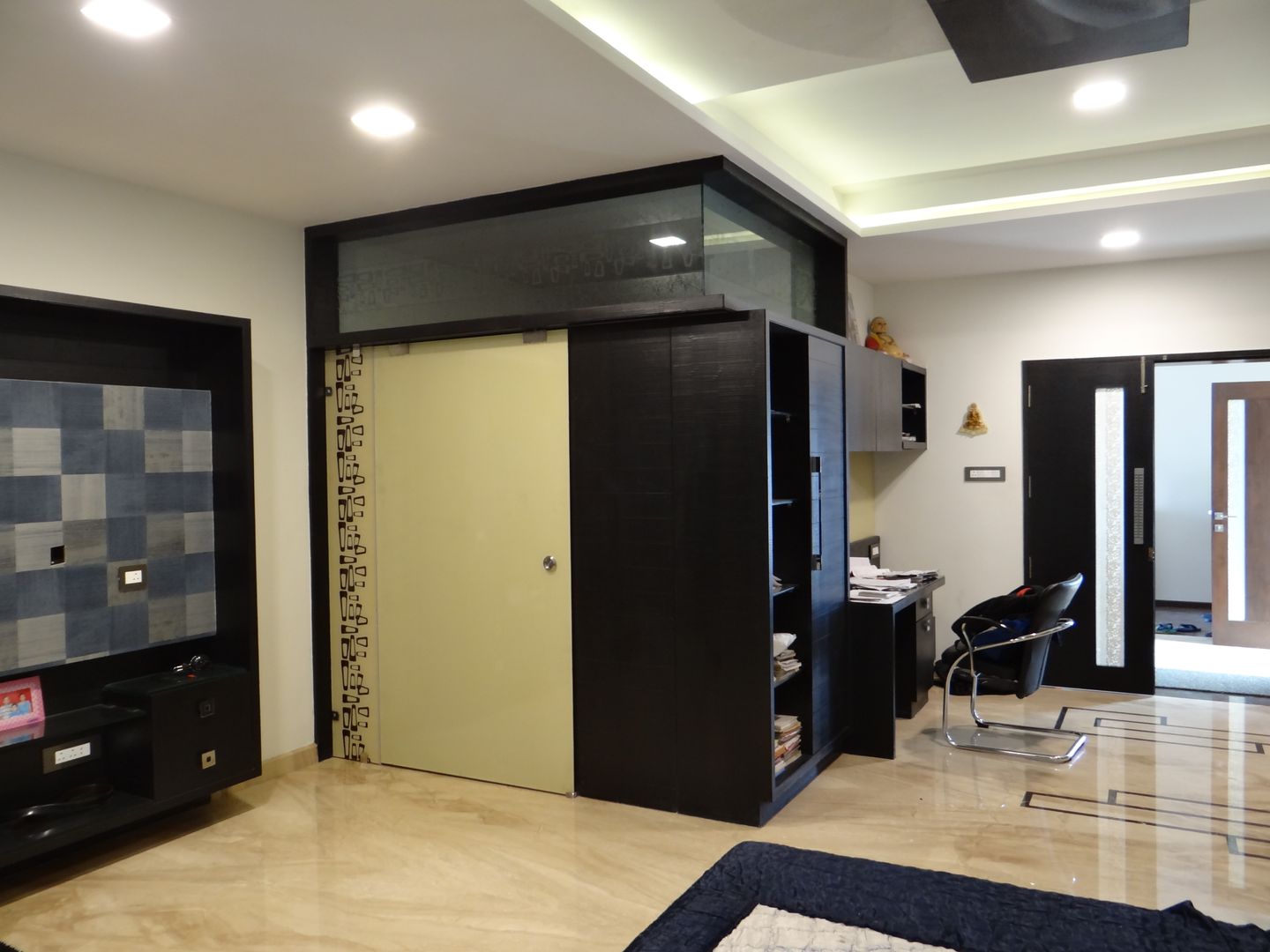 homify Modern dressing room