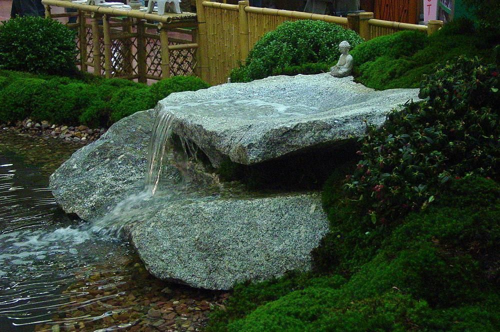 Wasser im Garten, Quellstein japan-garten-kultur Asiatischer Garten