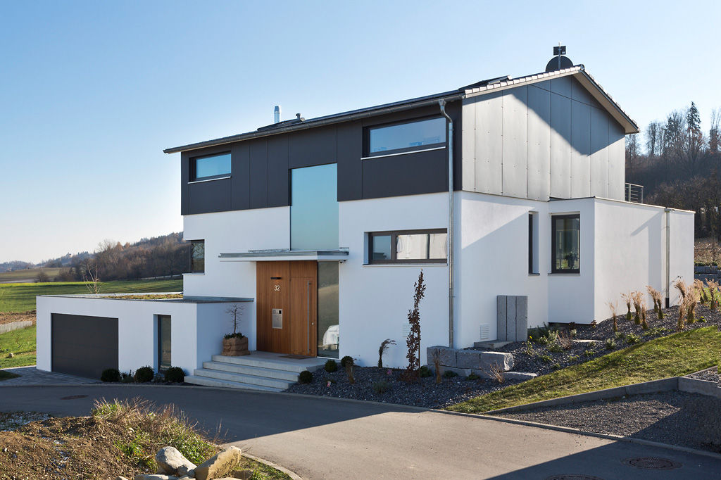 Großzügig und lichtdurchflutet: modernes Einfamilienhaus, m67 architekten m67 architekten 現代房屋設計點子、靈感 & 圖片