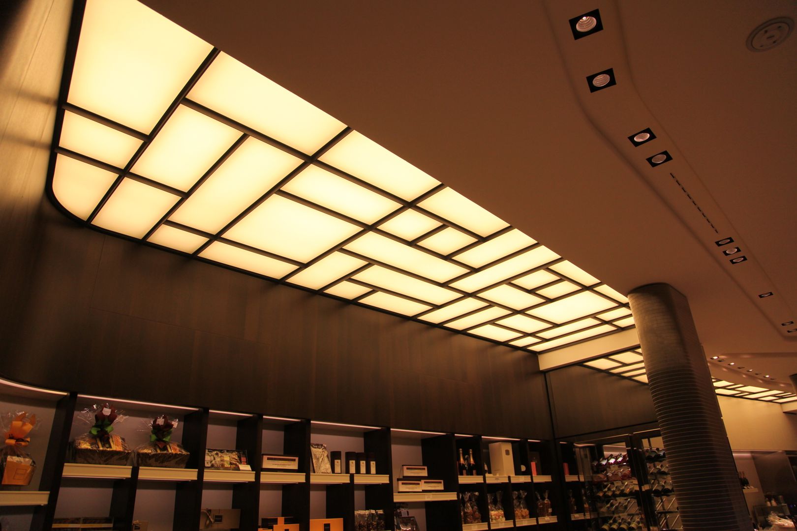 Plafond lumineux sur mesure by MOROSINI.COM, Morosini Morosini Espacios comerciales Oficinas y tiendas